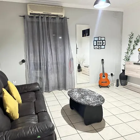 Charming And Spacious Near The Sea Apartament