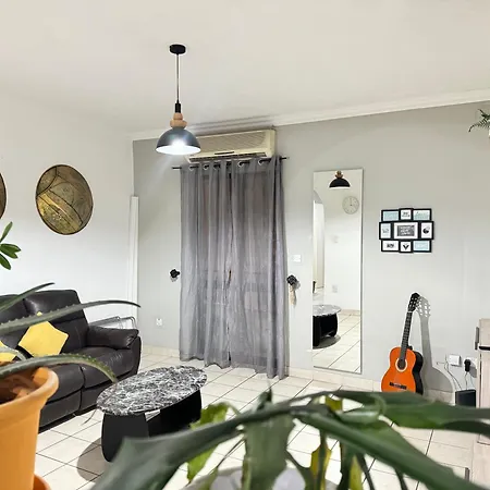 Apartament Charming And Spacious Near The Sea