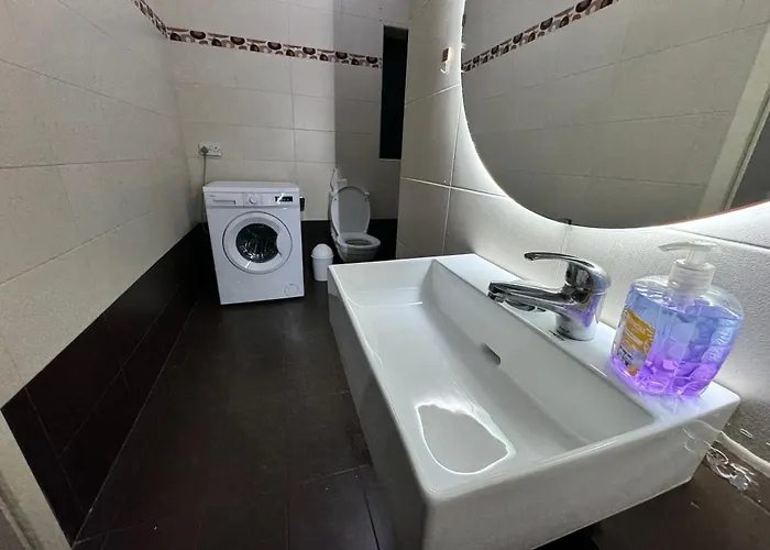 Charming And Spacious Near The Sea *