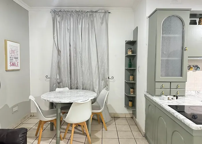 Charming And Spacious Near The Sea * St. Paul's Bay