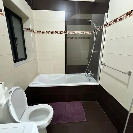 Charming And Spacious Near The Sea شقة *